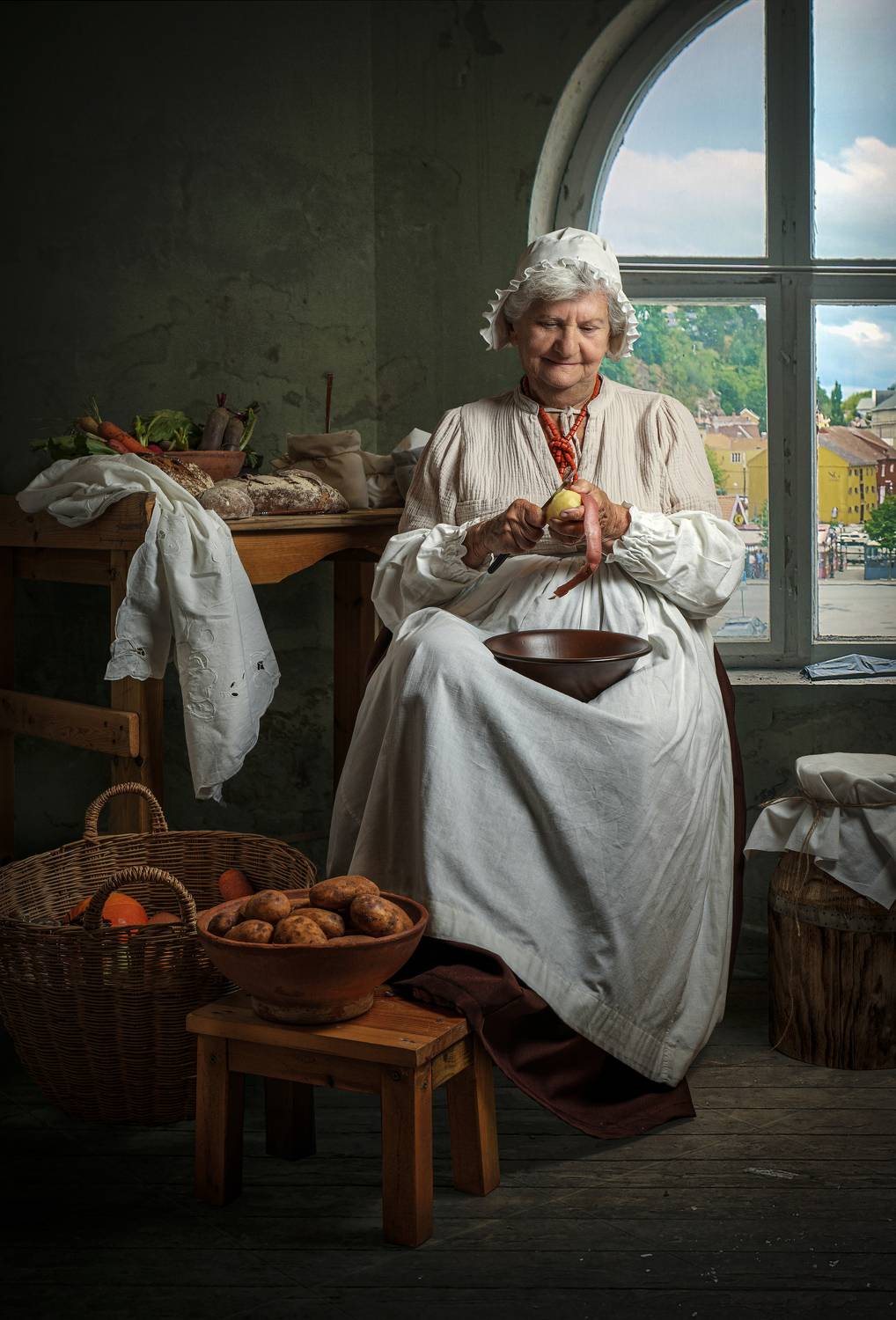 Картофель, овощи, окно, миска, женщина. чепец, фартук., Горбачева Маментьева Татьяна