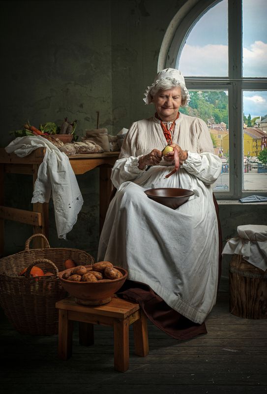 Картофель, овощи, окно, миска, женщина. чепец, фартук. Картофель на обед фото превью