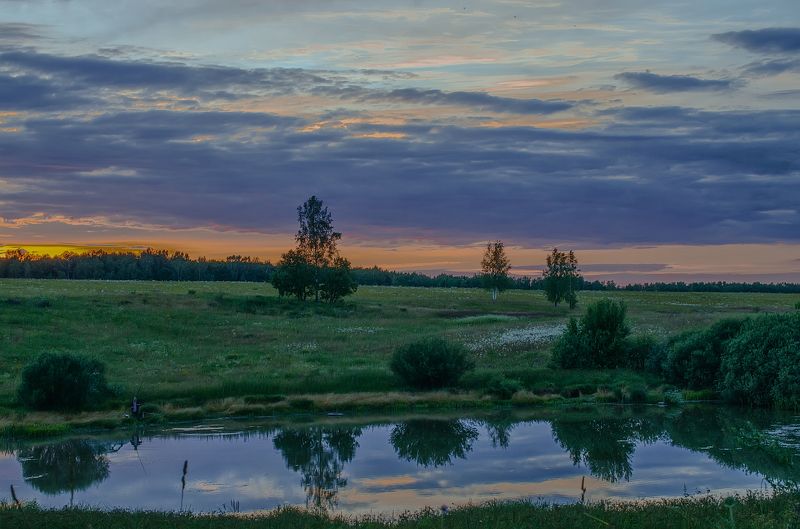 возвращаемся по полевым дорогам с фото сьемки и ... маленькое озеро ( фактически лужа. но рыбак в левом нижнем сидит) а краски неба завораживают.... вот ради таких минут и бороздишь просторы ... Возвращаемся по полевым дорогам с фото сьемки и ... Маленькое озеро ( фактически лужа. но рыбак в левом нижнем сидит) А краски неба завораживают.... Вот ради таких минут и бороздишь просторы ... фото превью