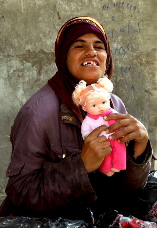 Khadija enters the world silently, wading silently into the sea of ​​sadness. She dreams that the next might be better... She dreams... She leaves the world silently. The best is yet to come. She leaves while dreaming? фото превью