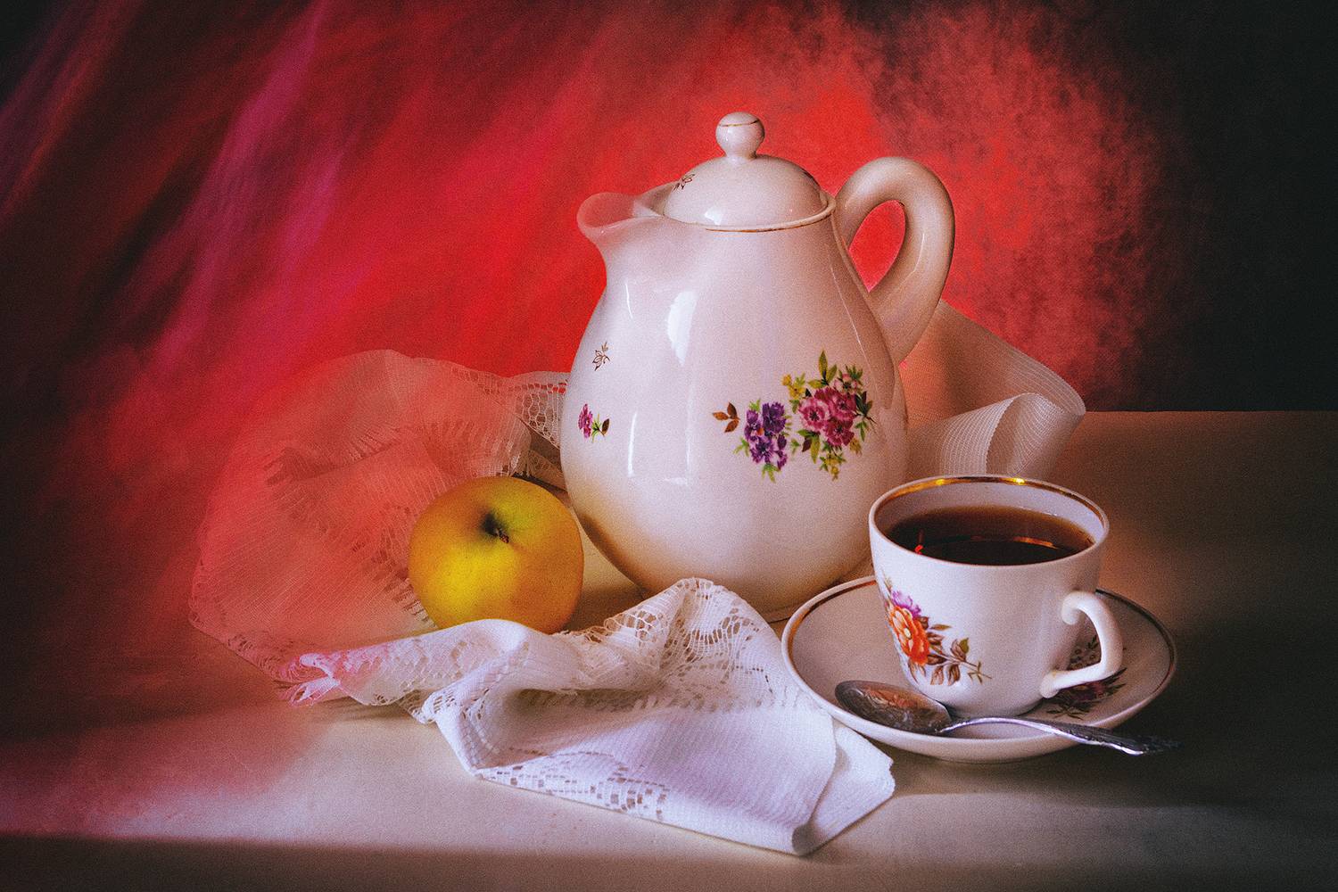 кувшин, чашка, блюдце, яблоко, чай, Баг Алексей