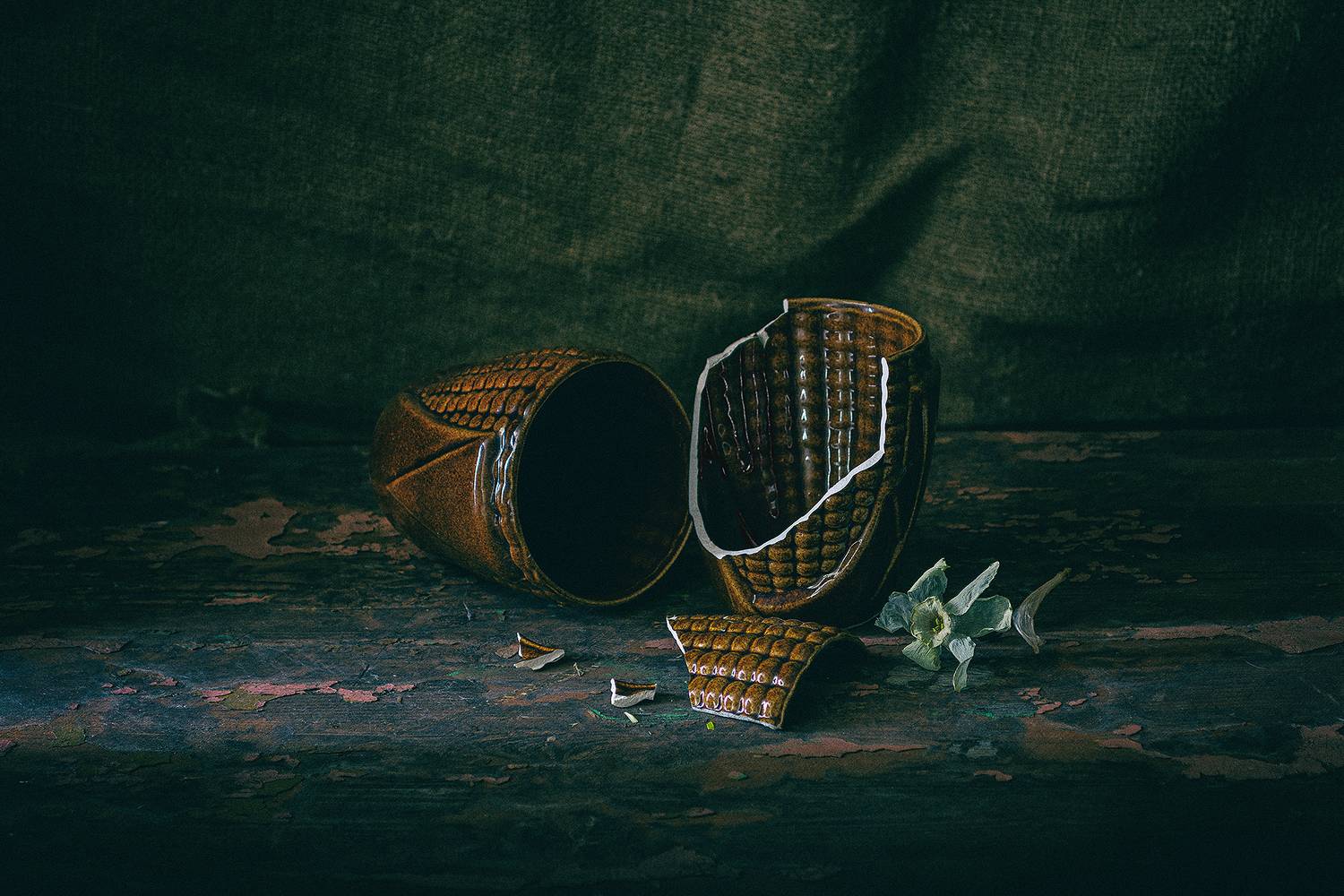 бокал, нарцисс, цветок, осколки, минимализм, цвет, Баг Алексей