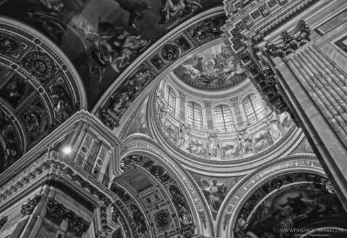 Под сводами собора