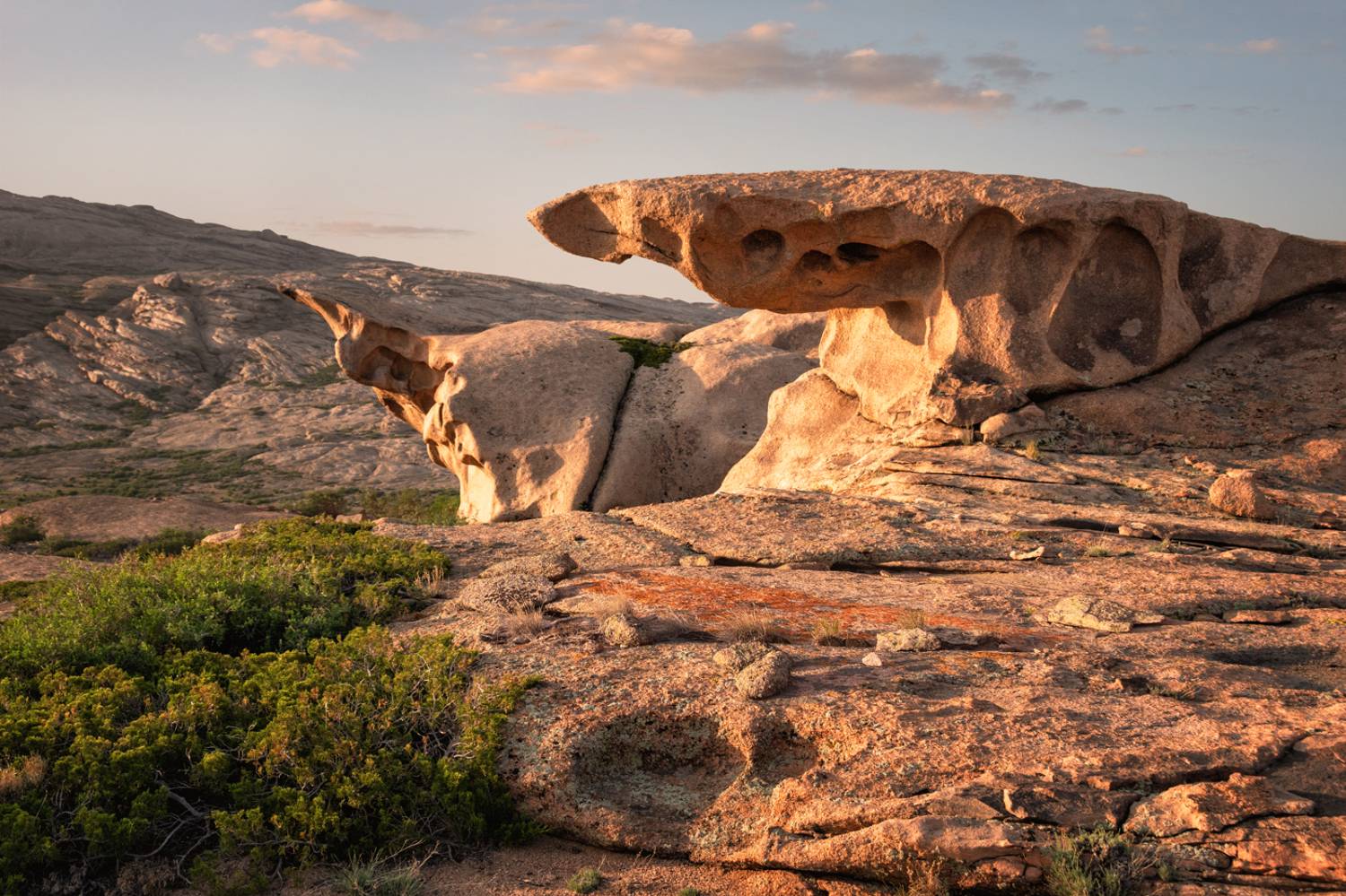 юго-восточный казахстан, северный тянь-шань, горы бектау-ата, камни, порода, вечер, Кетова Вера