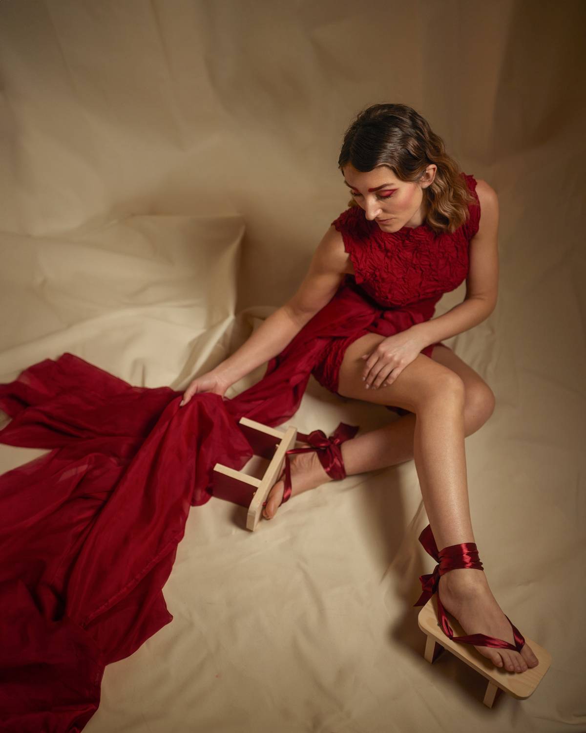 японский стиль, красное платье, девушка, фешн, гетсби, гэта, гламур, студио, портрет, Seitner Natalie