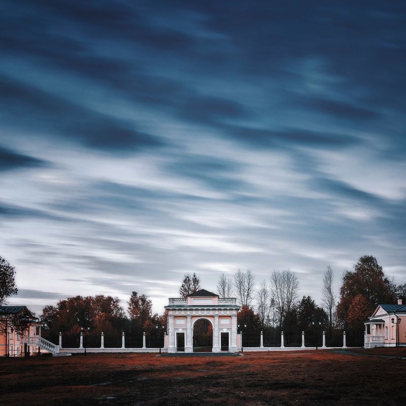 усадьба, небо В старой усадьбе фото превью