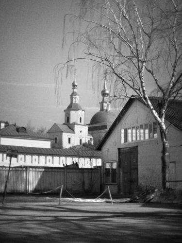 Весна на монастырских задворках.