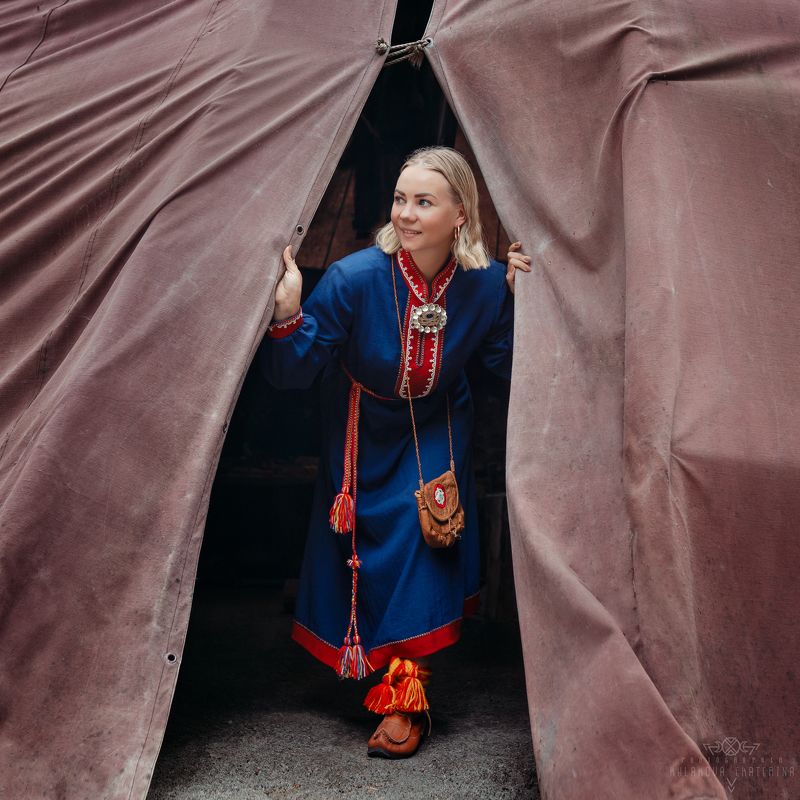 саамы, чум, традиции, культура, народы, народный костюм, девушка, север Саамы фото превью