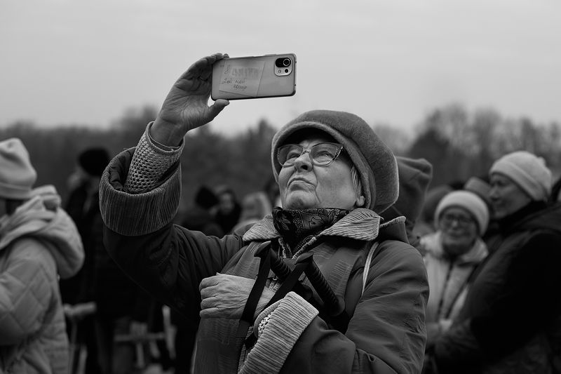 чб фото, стрит фото, уличный женский портрет, городские картинки, золотой возраст  фото превью