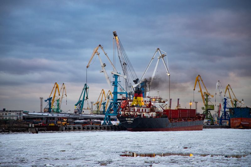 В порту. фото превью