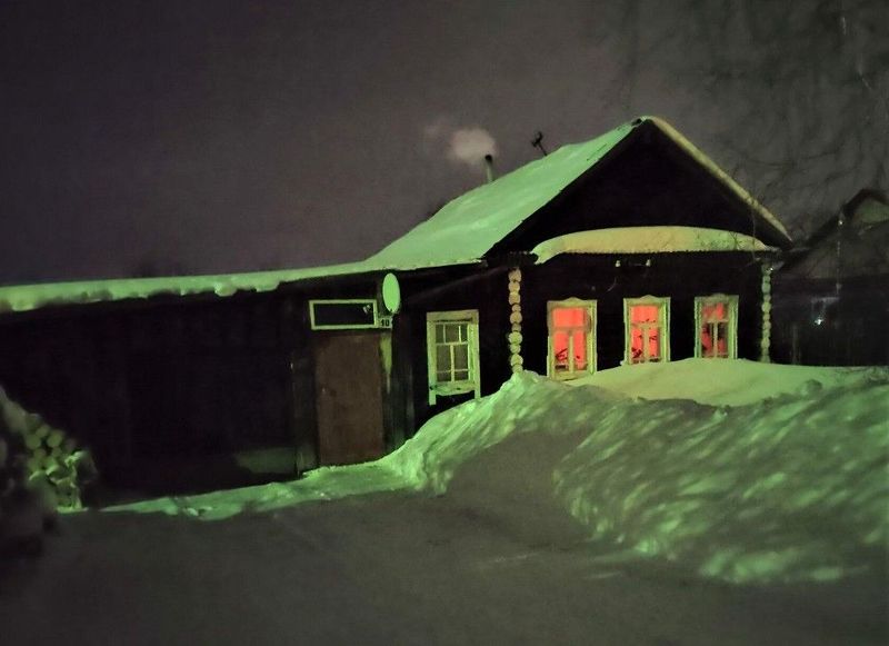 Домик в ночи фото превью