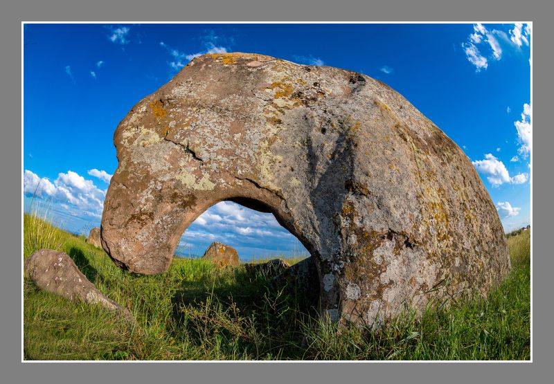 степь камни менгиры  Менгир в степях Хакасии фото превью