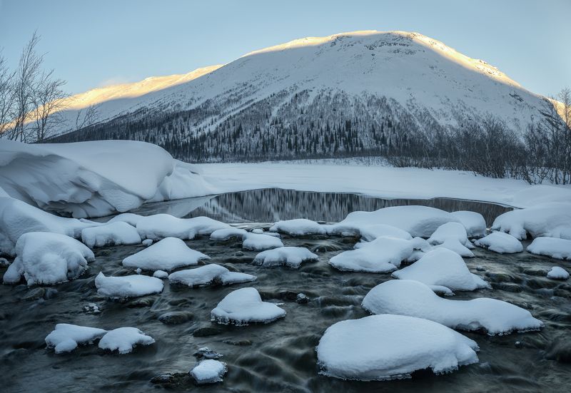 хибины, озеро малый вудъявр, ручей, зима Исток ручья Вудъяврйок фото превью
