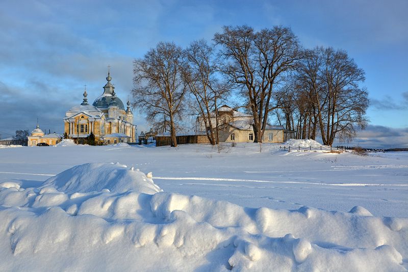 Вокруг Собора Николая Чудотворца фото превью