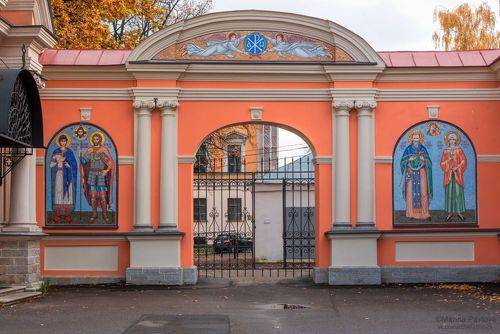 Святые покровители града Петра...