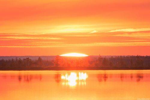 Последнее мгновение солнца на озере Кадам