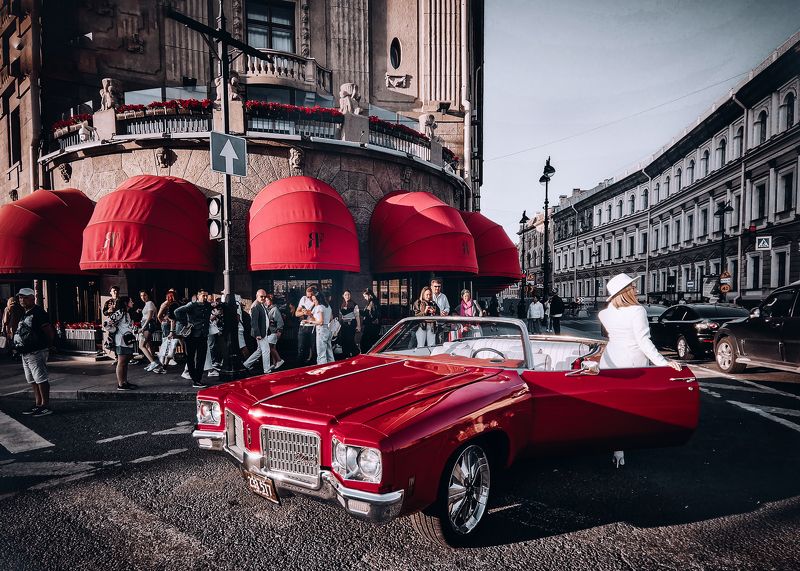 Street in red/ Улица в красном фото превью