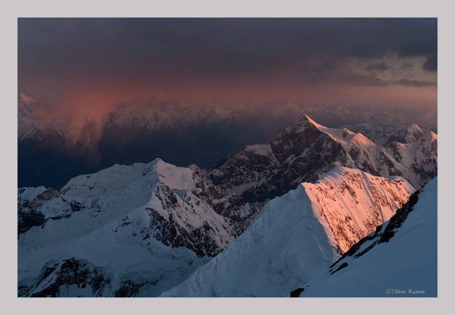 горы, памир, ледник, вершины, облака, туризм, альпинизм, пик революции, Иван Жданов