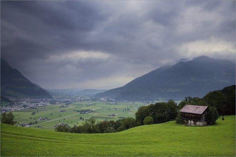 альпы, озеро, швейцария Дождливая долина фото превью
