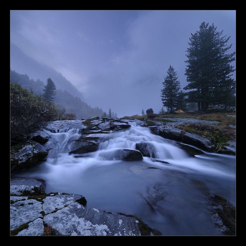 алтай, куйгук, горы, озеро, водопад, камни, деревья, туман, осень В объятиях тумана фото превью