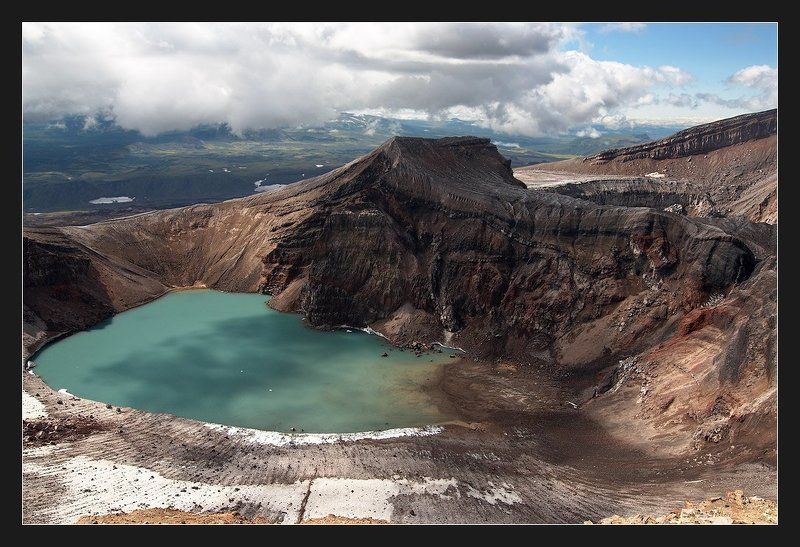 камчатка, вулкан горелый Домик с видом на пруд фото превью