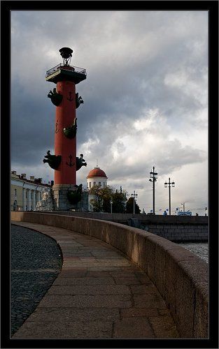 На спуске Стрелки Васильевского острова