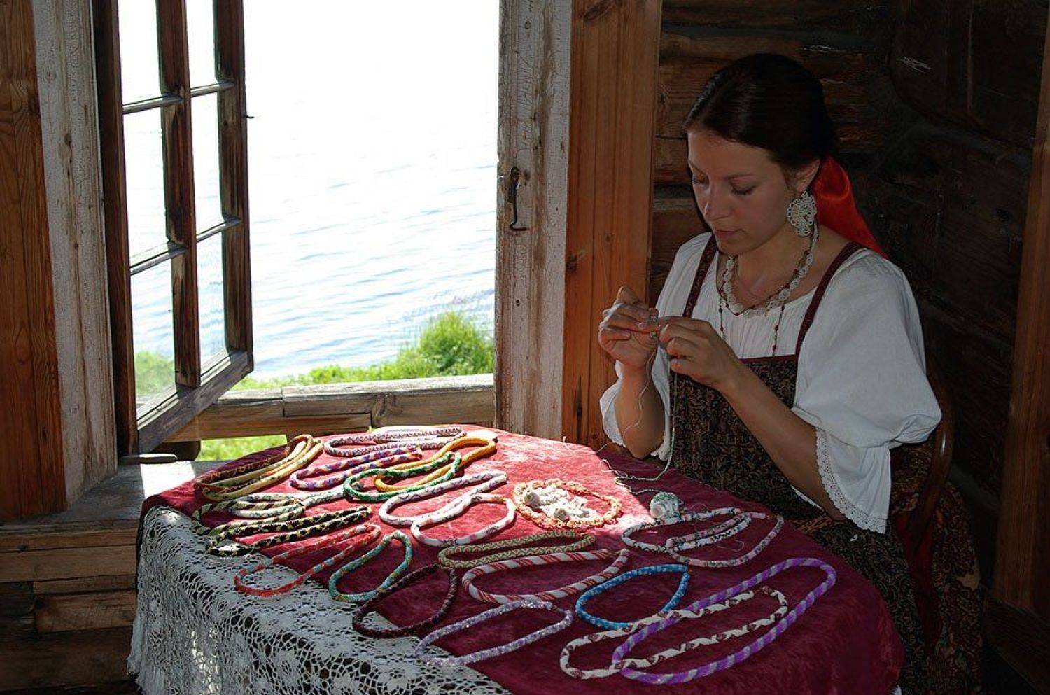 девушка,бисер, Солодухин Виктор