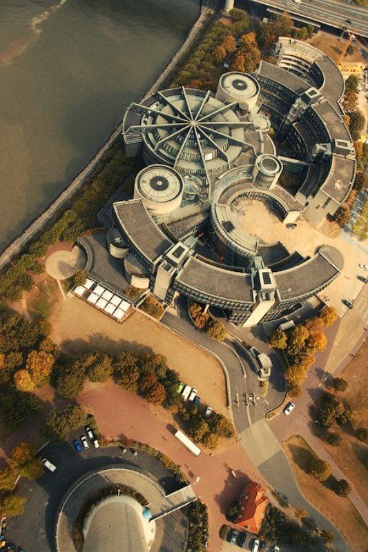 германия, дюссельдорф, город, вид, здание, мэрия, аллея, осень, дерево, башня, река, рейн, осень, dyadyavasya Сломанные часы фото превью