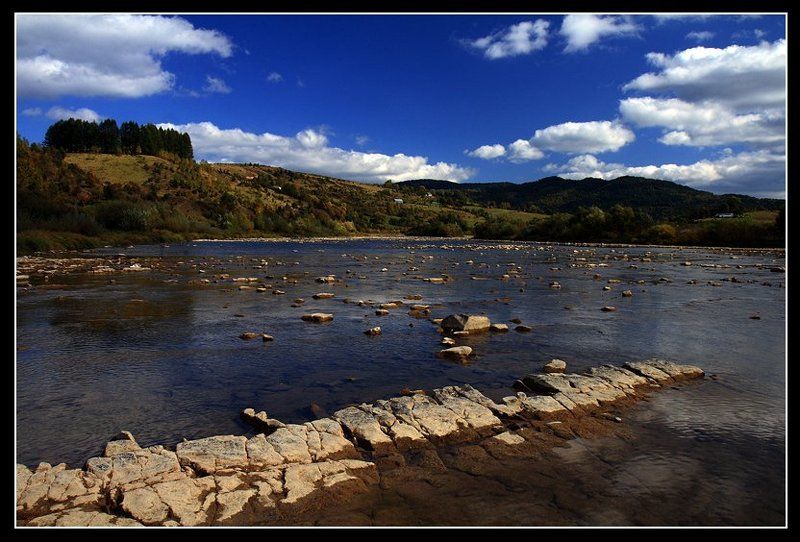 река, лес, камни, облака *** фото превью