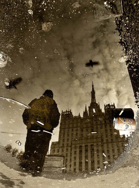 судьба, город, высотка, лужа, отражение Ещё одна судьба... фото превью