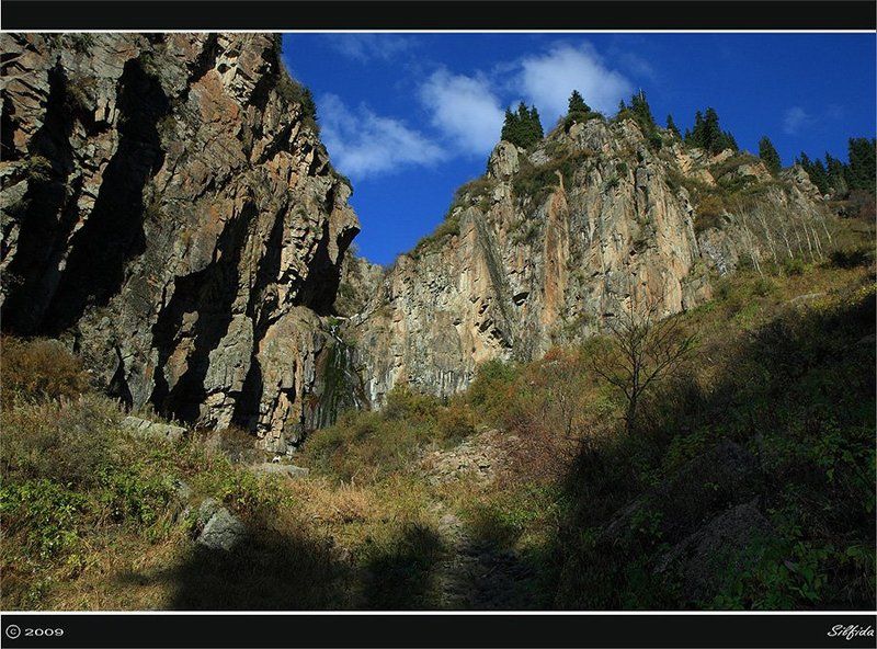 горы, скалы, водопад В Бутаковском ущелье. фото превью