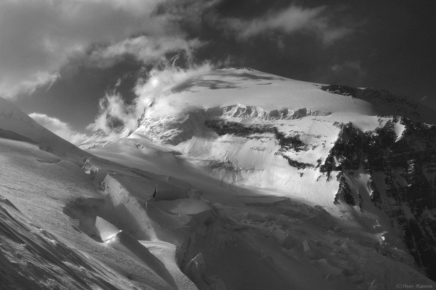 горы, памир, ледник, вершина, пик коммунизма, 7495, облака, туризм, альпинизм, Иван Жданов