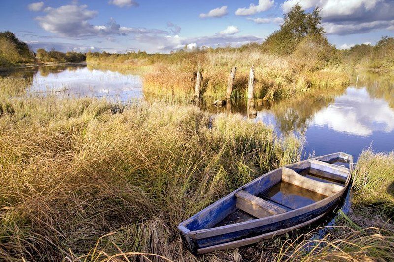лодка,облака,небо,вода,осень лодочка фото превью