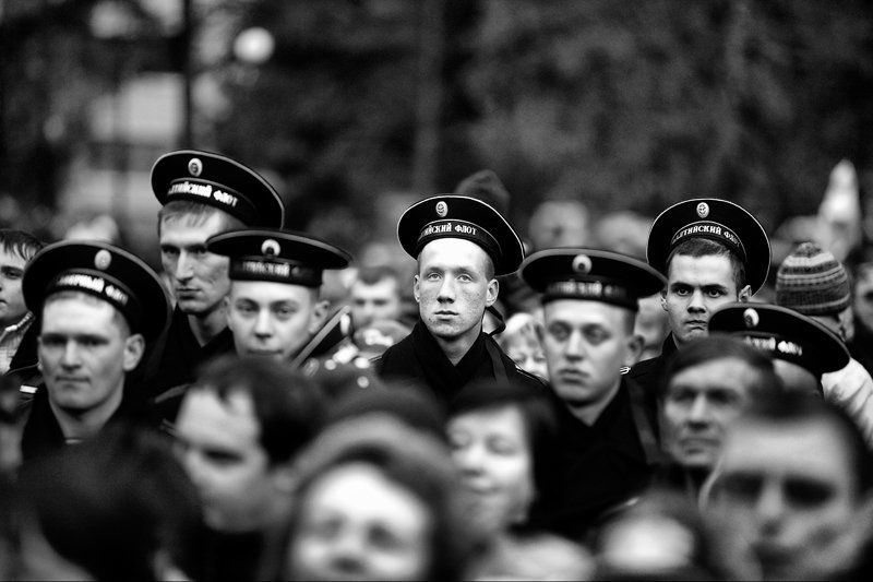 Лицо из толпы фото превью