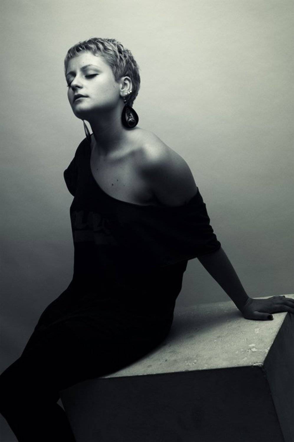 м, Выстрела дым