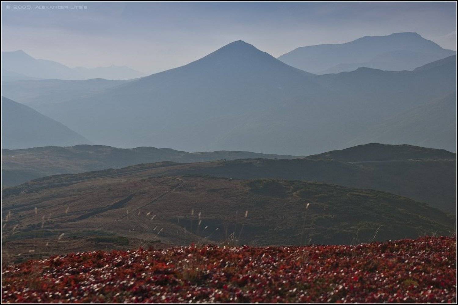 горы,дымка,дорога,долина,перевал,перспектива,камчатка, Александр Лицис