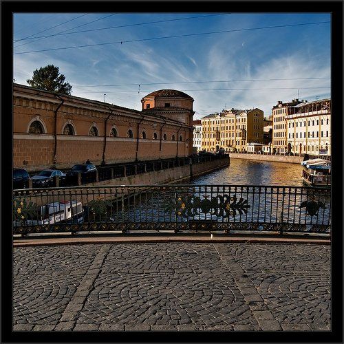 Солнечная картинка с Мало-Конюшенного моста