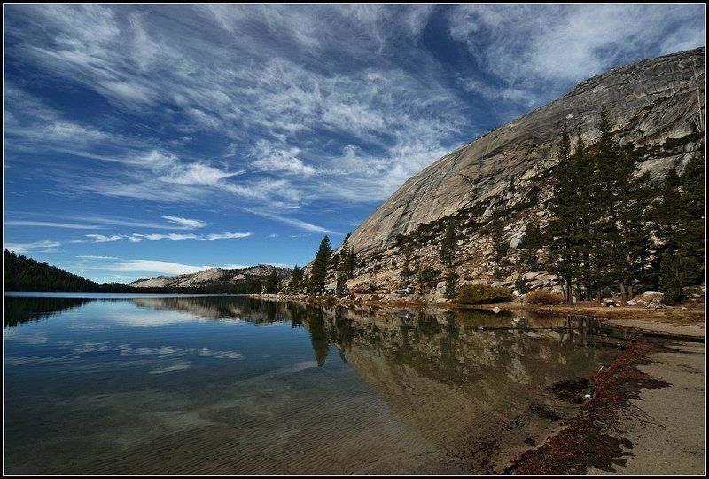 Озеро в горах фото превью