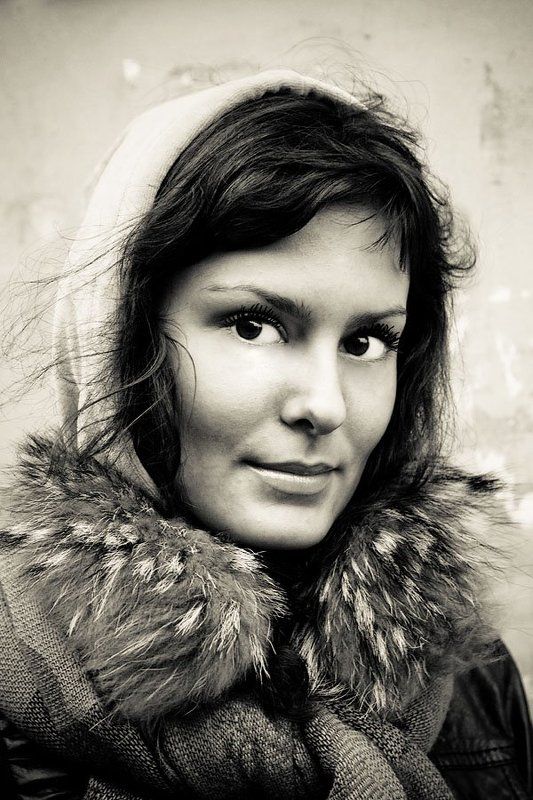 портрет, девушка, на улице Портрет На Остановке фото превью