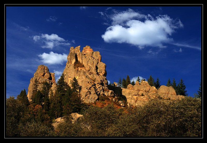 скалы, лес, облака, осень *** фото превью