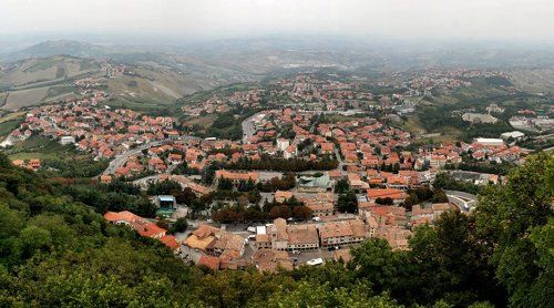 Есть такое государство САН-МОРИНО(и оно перед вами)