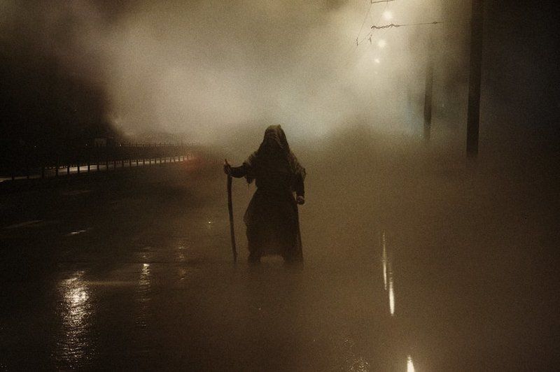 путник,туман,город,дорога Путник фото превью