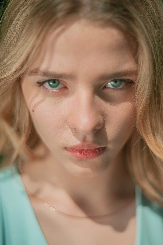 девушка, взгляд, платье, портрет, свет, тень, фото Алёна фото превью