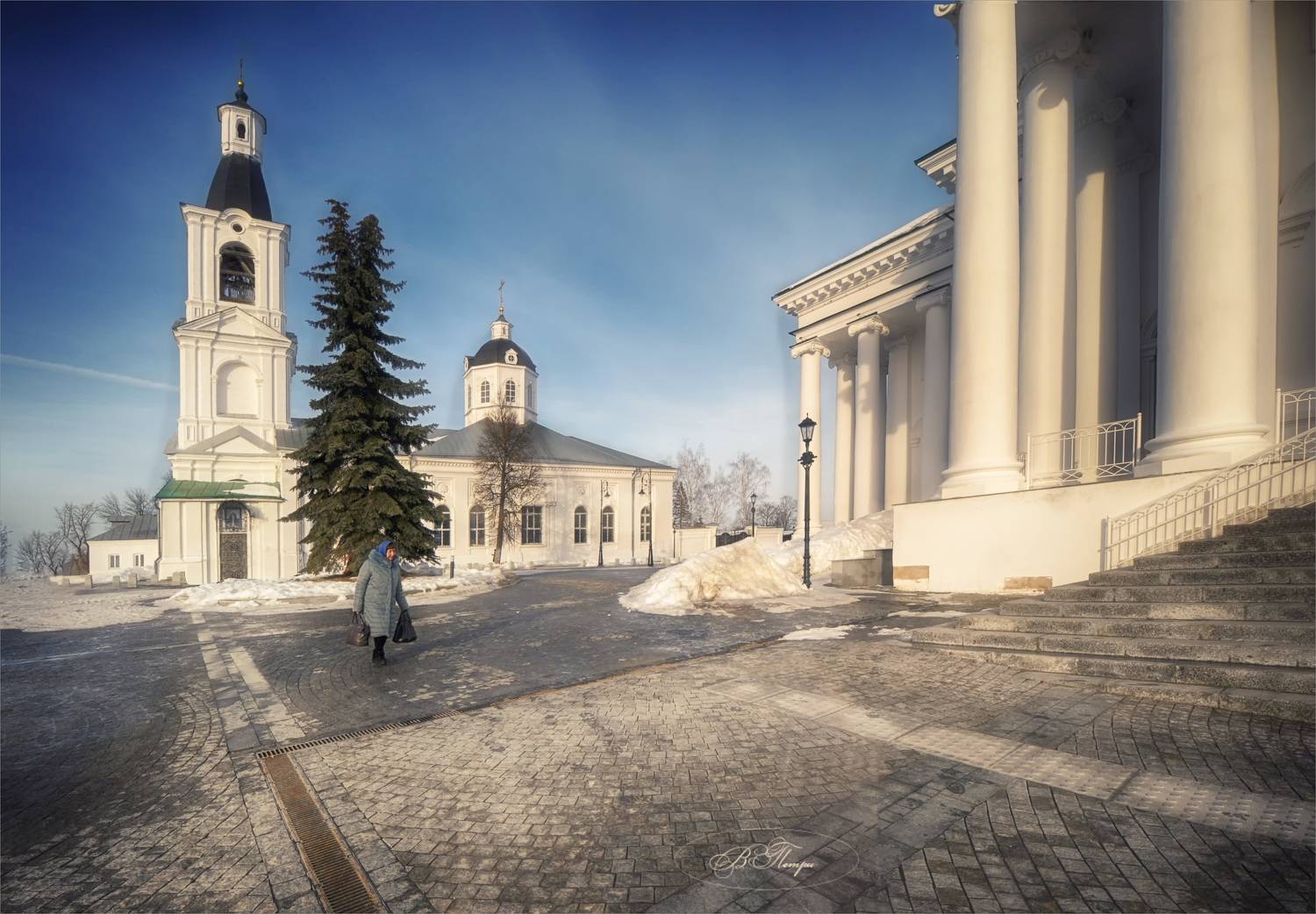 церковь колонны ступени женщина, Вера Петри