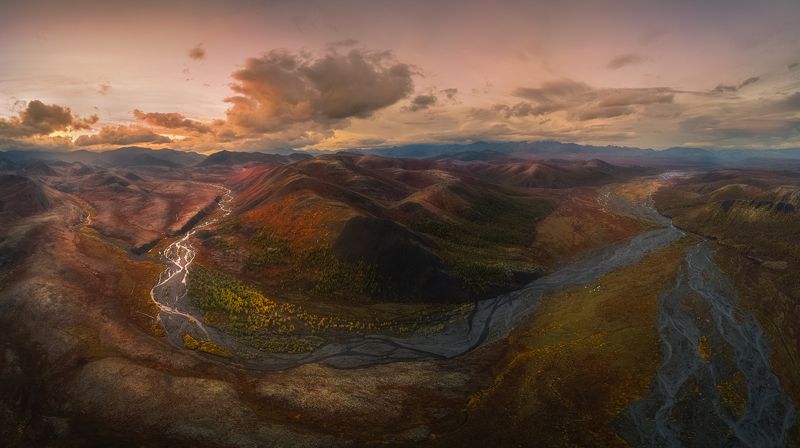 Хребет Черского, Якутия, дроны, аэрофото, aerialphoto, Landscape, aerial landscape, тундра, горы, Россия, осень, осенний пейзаж Панорама реки Хорон фото превью
