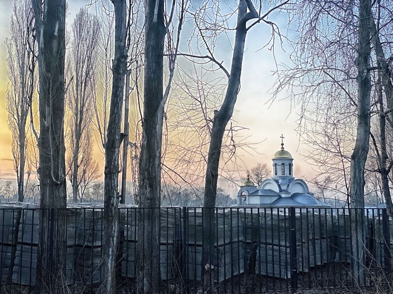 Храм на закате фото превью