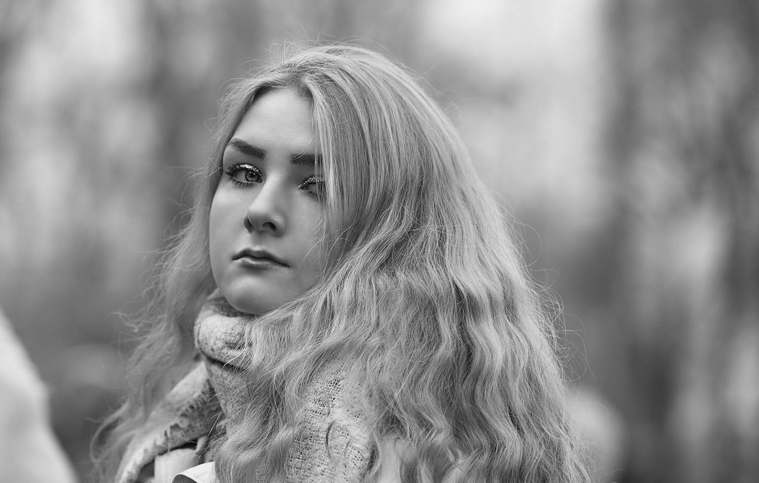 чб фото,  уличный женский портрет, жанровый портрет, город и люди, прохожие, девушка, Vera Trandina