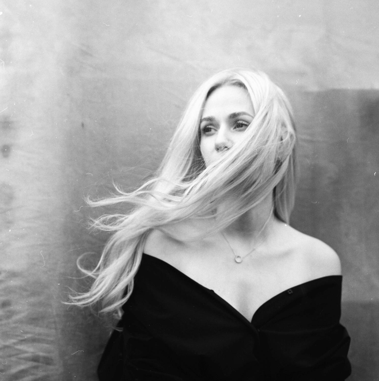 плёнка, 6x6, девушка, средний формат, чб, черно-белое,  film, black and white, платье, dress, bnw, M&oslash;rkt