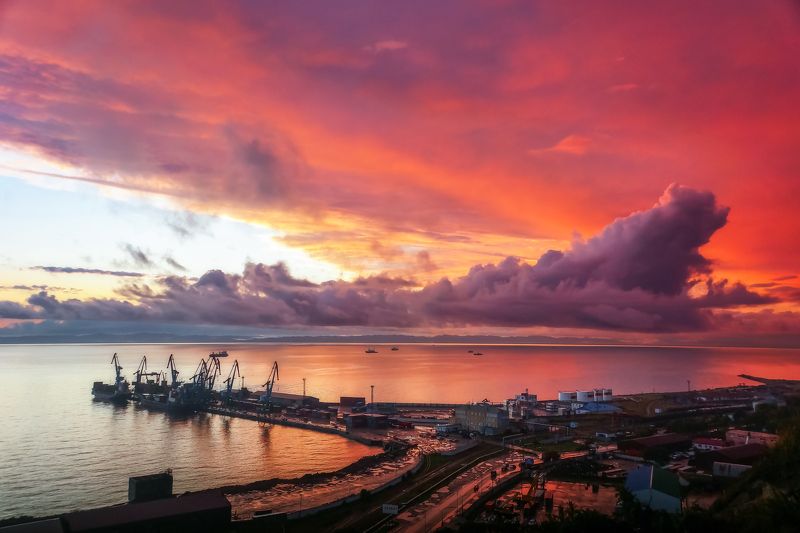 дальний восток, сахалин, корсаков, город, закат, залив, порт Бухта после грозы фото превью