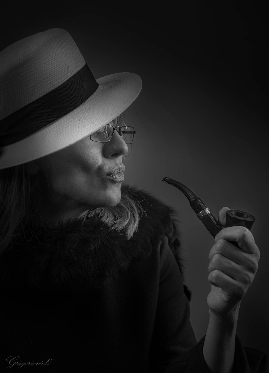 девушка. портрет. красота. очки, трубка., Урасов Олег